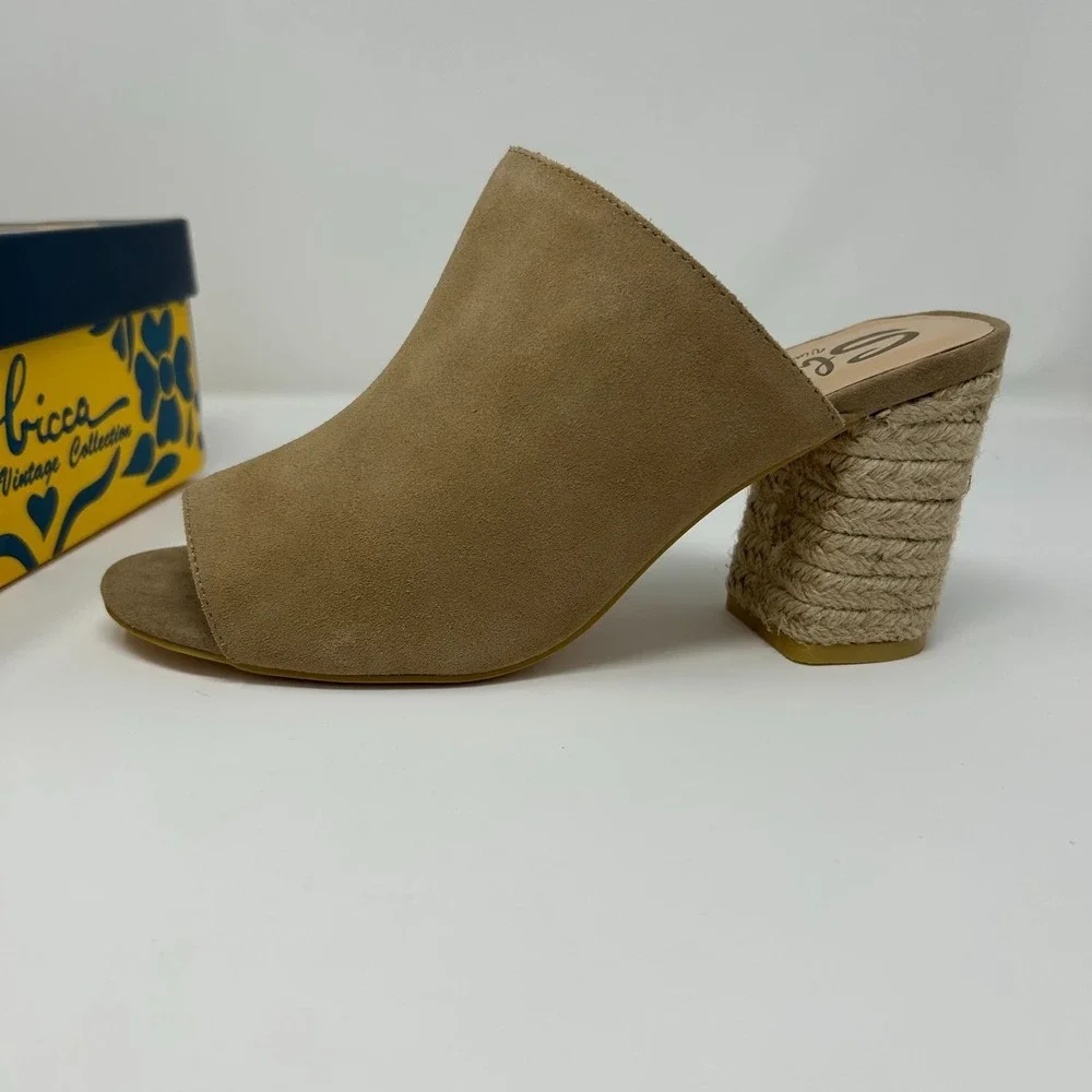 Sbicca Vintage Collection Helena Women 9 Sandal Natural Suede Block Heel Slip On